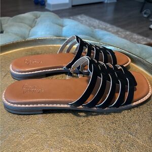 Crown Vintage Black and Brown Strappy Sandals